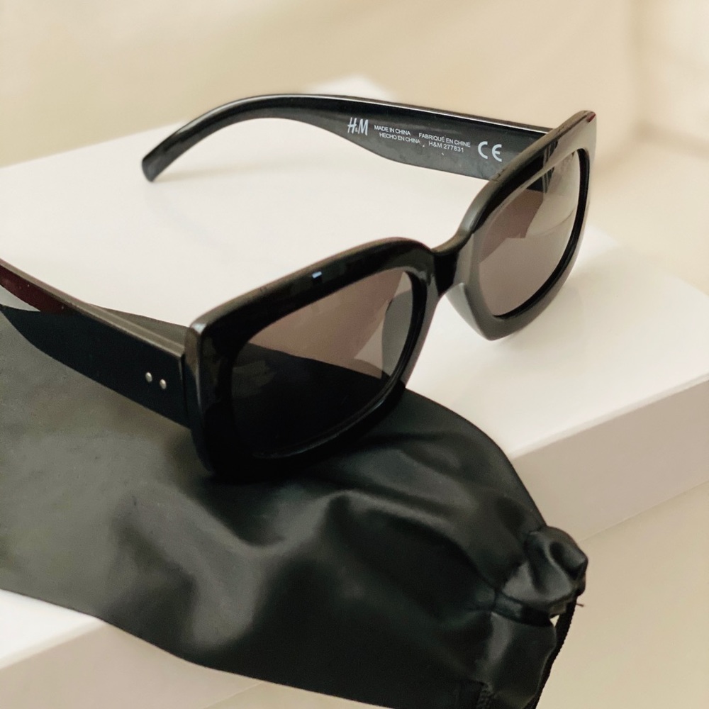 Black sunglasses H&M.